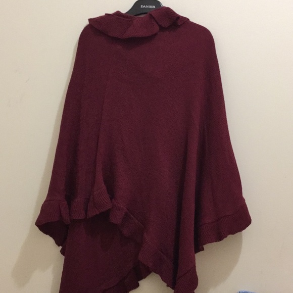 Northern Reflections burgundy pancho - Picture 2 of 7